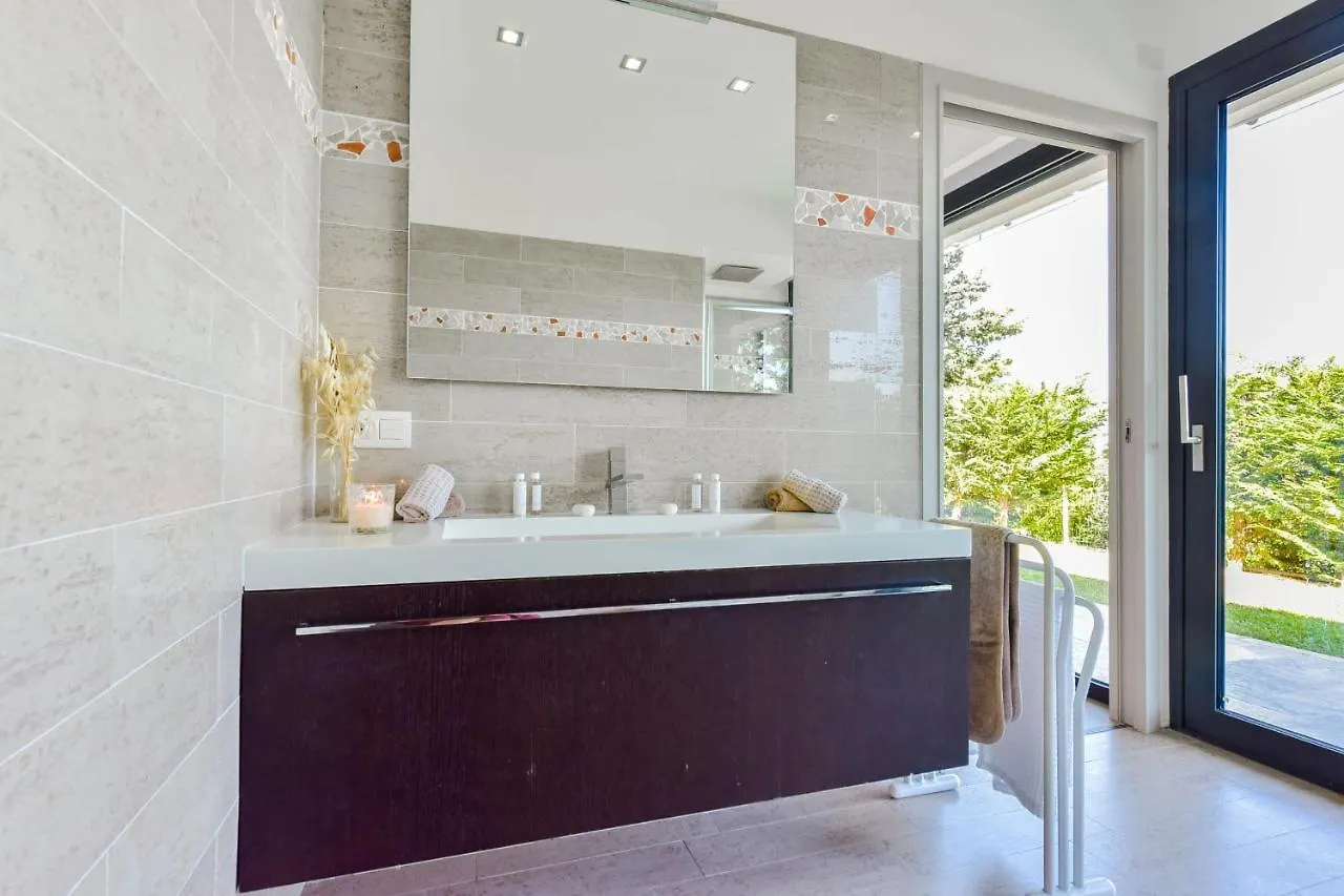 Architect-Designed Villa With Heated Pool For 10 Guests! Mandelieu