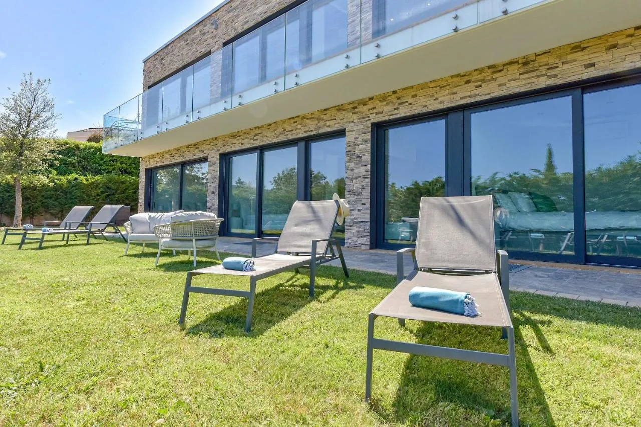 Architect-Designed Villa With Heated Pool For 10 Guests! Mandelieu 0*,  Francia